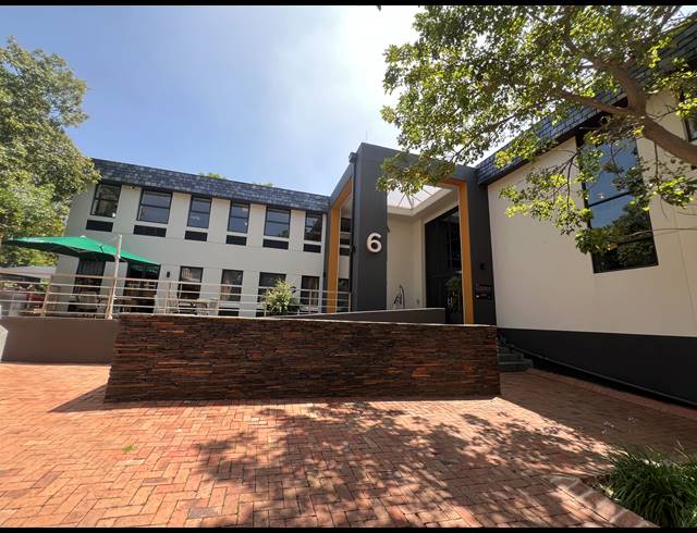85M² OFFICE TO LET IN HYDE PARK